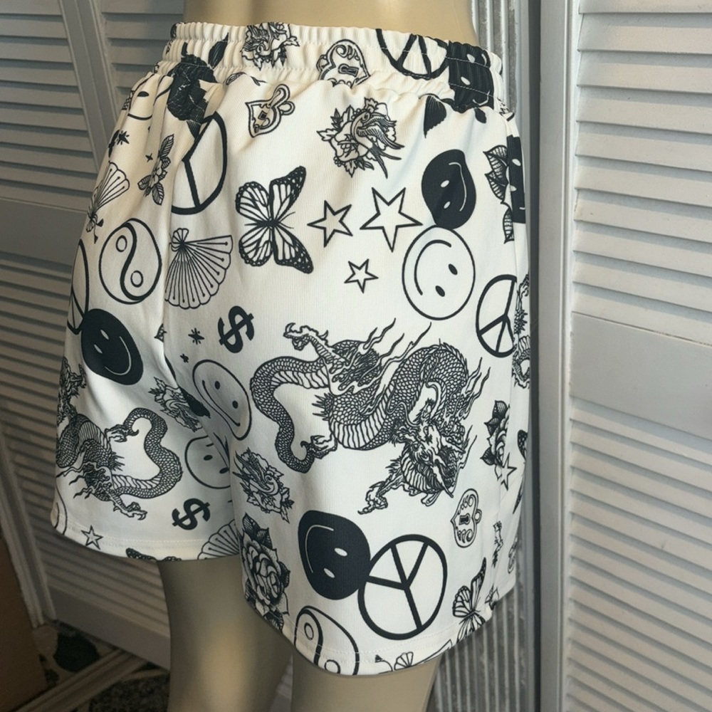 ASOS DESIGN board short in tattoo print in mono size 12 - Picture 8 of 10